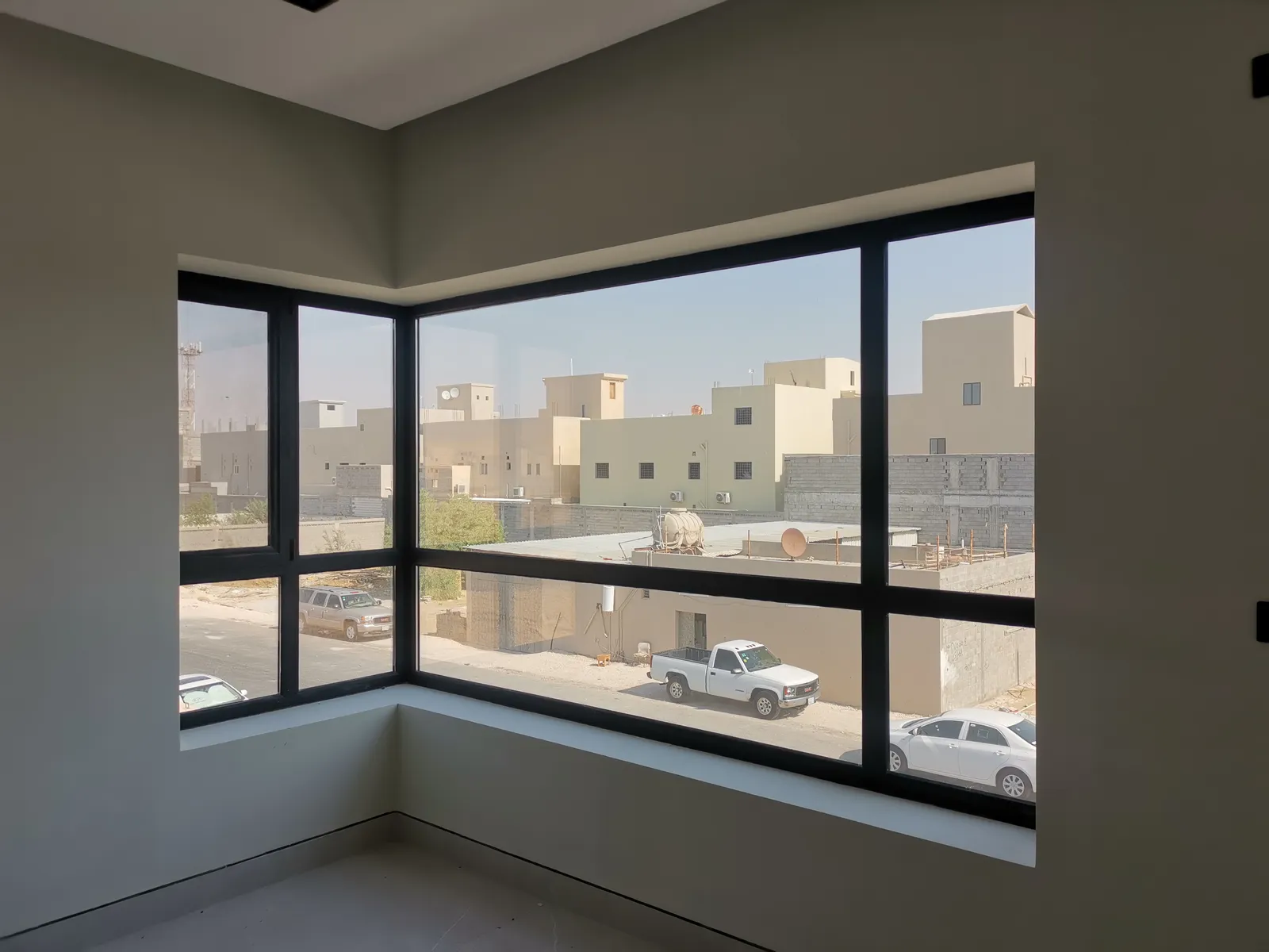 الزجاج المزدوج (دبل جلاس): كيف يعزل الحرارة والصوت وما المواصفات التي تسأل عنها